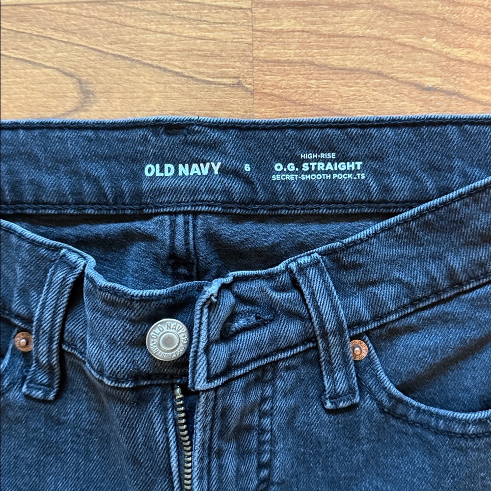Old Navy High Rise Jeans - Picture 2 of 3